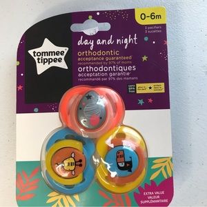 Tommee Tippee Pacifiers day and night still in the package 0-6 M